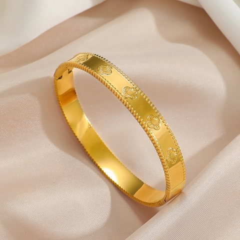 Vintage Vergoldeter Edelstahl Armreif Armband Geprägtes Kleeblatt Blumenmuster Milgrain Kante Schmuck Für Damen Mädchen Elegantes Geschenk