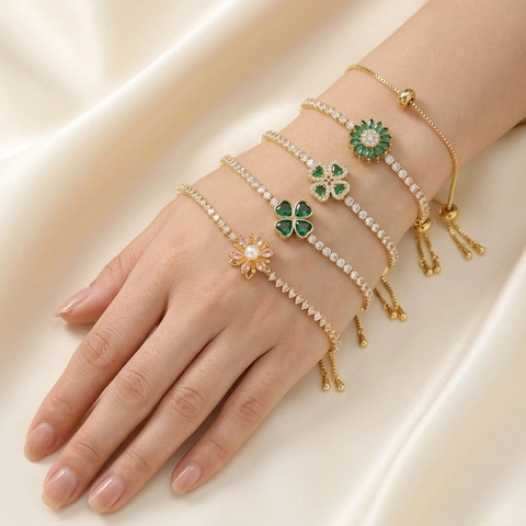 Elegantes Blumen Vierblättriges Kleeblatt Verstellbares Schiebe-Armband Kupfer Zirkonia Künstliche Perle Box Kette Damen