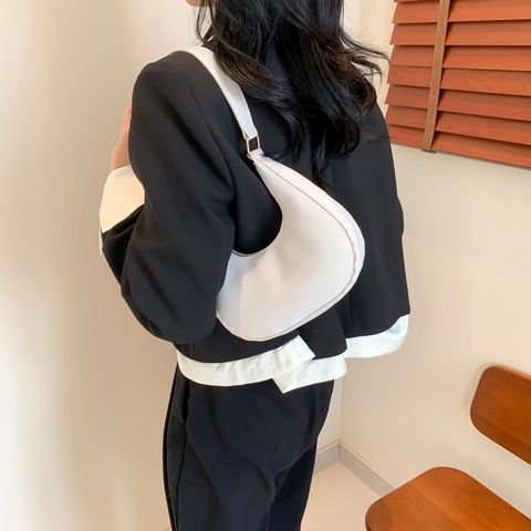 Fashion Women PU Leather Crescent Hobo Shoulder Bag Minimalist Solid Color Underarm Bag Streetwear Casual Daily Storage Purse