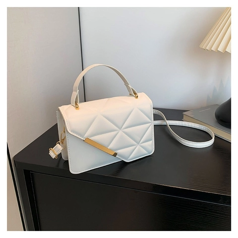 Women Quilted Shoulder Bag Trendy PU Leather Triangle Pattern Small Square Handbag With Gold Metal Bar Crossbody Bag For Daily Use