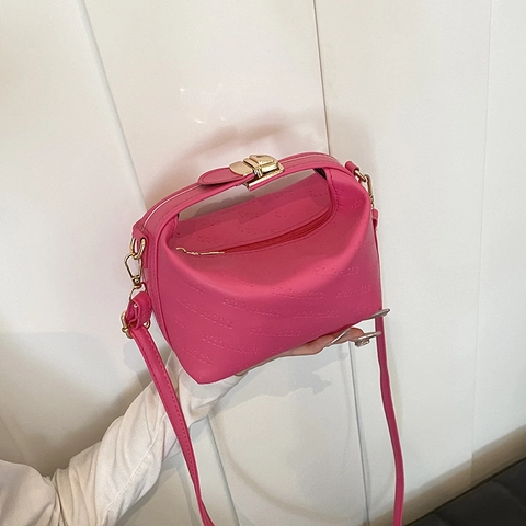 Fashion PU Leather Women Handbag With Embossed Letters Metal Lock Shoulder Bag Small Casual Crossbody Satchel For Daily Use