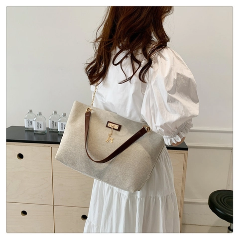 Sac Cabas Femme En Nylon Grande Capacité Style Coréen Sac À Épaule Vintage Avec Bandoulière Chaîne En Simili Cuir Et Pendentif Cerf