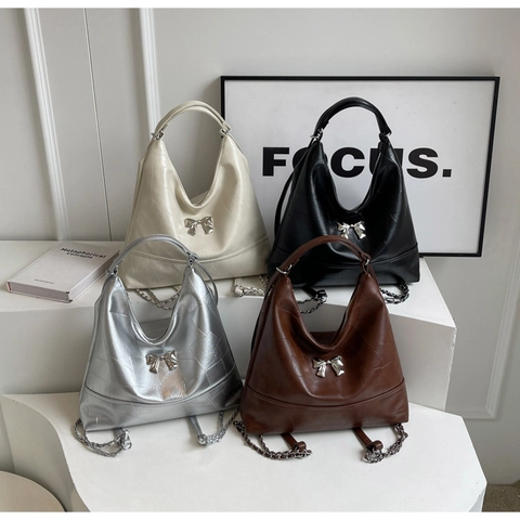 Große Gesteppte PU-Leder Hobo Schultertasche Für Damen Mit Silberner Metallschleife Und Ketten-Dekor Vielseitige Tragetasche