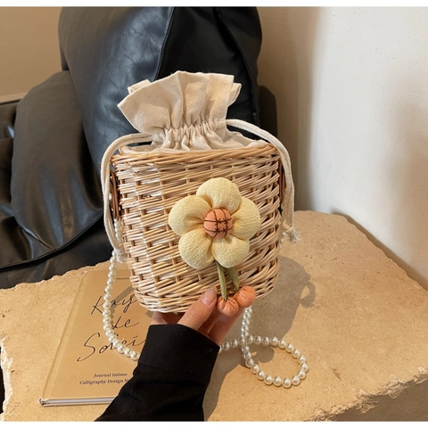 Women Straw Woven Bucket Bag Artificial Pearl Strap Floral Decor Mori Style Drawstring Hand-Woven Vacation Summer Shoulder Bag