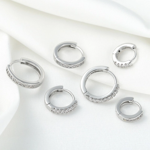 Pendientes Huggie Hoop De Cobre Con Una Sola Fila Zircón Redondo Incrustado Geométricos Cartílago Para Mujeres Joyería