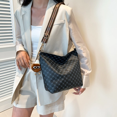 Vintage Monogram Bucket Shoulder Bag For Women Large Capacity PU Leather Tote Bag With Striped Wide Strap And Plush Charm