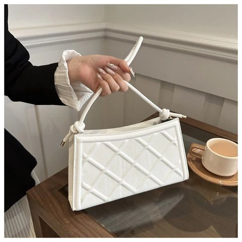 Women Quilted PU Leather Underarm Shoulder Bag Minimalist Solid Color Commuting Handbag With Knot Strap