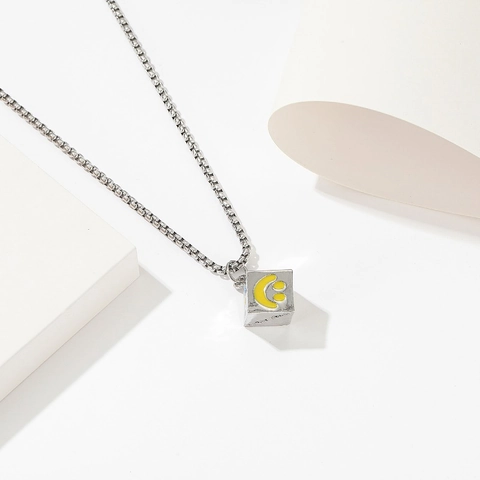 Collier Pendentif Hip Hop Acier Inoxydable Vintage Cube Dé Sourire Géométrique Punk Bijoux Pour Hommes Femmes