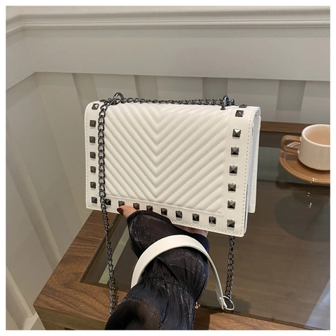 Women Quilted Rivet Chain Crossbody Bag PU Leather Chevron Pattern Small Square Shoulder Bag Fashionable Daily Purse