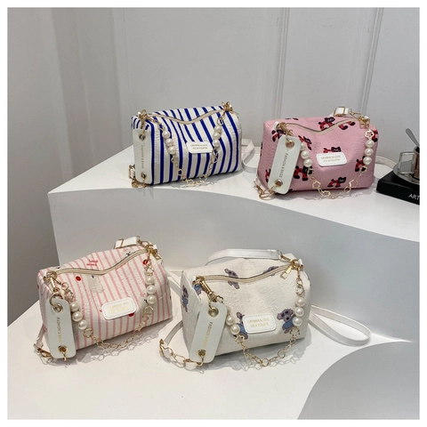 Bolso de Hombro Cilíndrico de Nylon Floral Dulce para Mujer Cadena de Perlas Artificiales Estampado de Oso Bolso Almohada Crossbody Bolso Casual