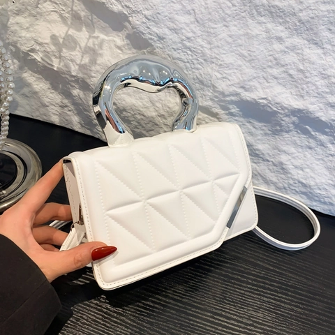 Bolso De Hombro Acolchado Para Mujer Bolso Bandolera De Cuero PU Con Asa De Metal Plateado Irregular