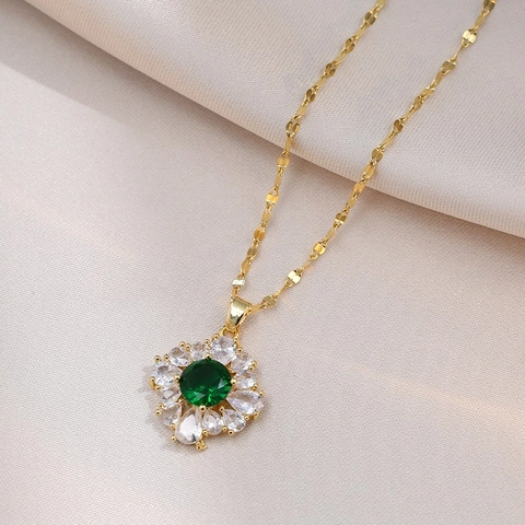 Collana Con Pendente A Fiore In Zirconia Verde Smeraldo Acciaio Al Titanio Placcato Oro 18K Catena Clavicola Per Donna