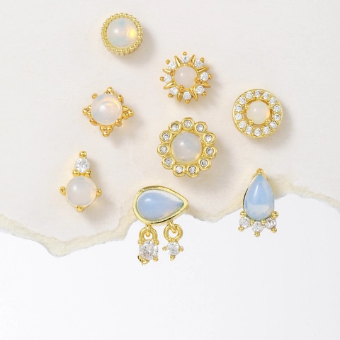Boucles d'Oreilles Clous en Cuivre Plaqué Or Avec Vis Interne Pour Femmes Petits Zirconia Incrustés Bijoux Piercing Aspect Opale