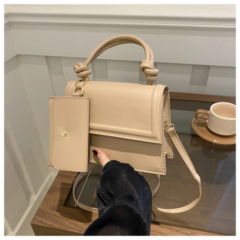 Petit Sac Carré en Cuir PU Minimaliste pour Femme Avec Pochette Attachée Poignée à Nœud Rabat Sac à Bandoulière Quotidien