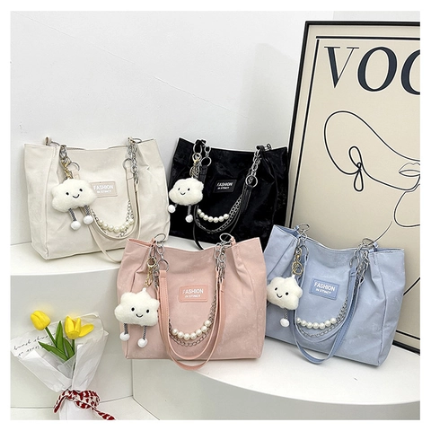 Damen Große Kapazität PU Leder Tote Tasche Künstliche Perlenkette Dekoration Elegant Koreanischen Stil Schultertasche Mit Wolke Plüsch Anhänger Lässige Handtasche