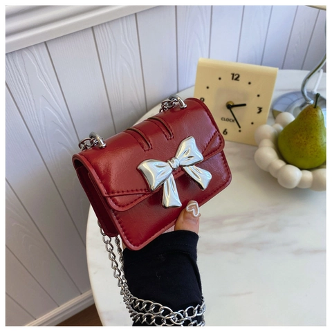 Mini Sac Bandoulière Femme Cuir PU Noeud Papillon Métallique Bandoulière Chaîne Rabat Carré Mode Tendance Petit Sac