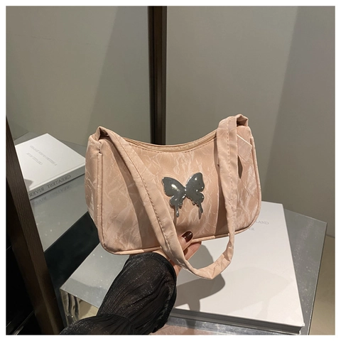 Bolso de Axila de Mariposa de Metal Niche Chic para Mujer Moda de Cuero PU Bolso de Hombro Arrugado Trendy Versátil