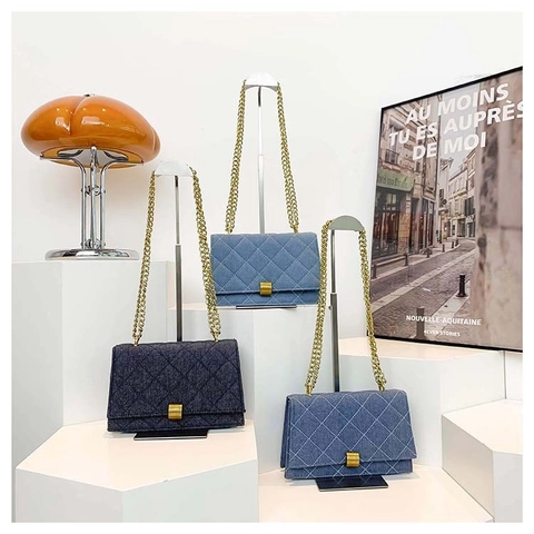 Women's Denim Quilted Diamond Chain Shoulder Bag Vintage Small Square Crossbody Bag With Metal Buckle Casual Denim Flap Bag For Daily