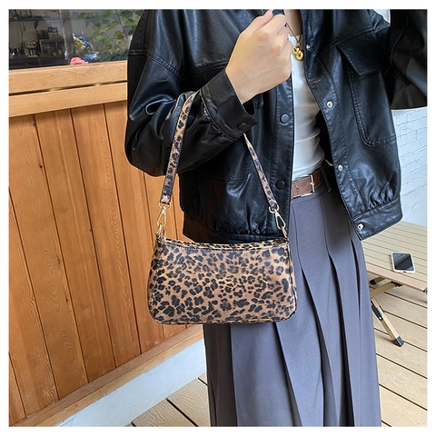 Borsa Sottobraccio in Pelle PU Vintage con Stampa Leopardata Donna Rosso Vino Baguette con Hardware Dorato Moda Tracolla