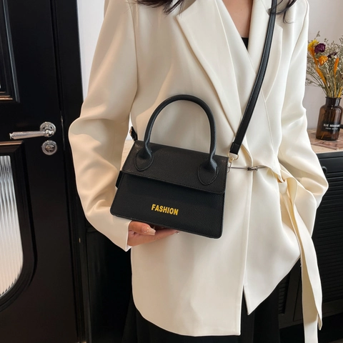Petit Sac Carré en Cuir PU pour Femmes Minimaliste Moderne Avec Impression de Lettres Sac à Main Mode Bandoulière Réglable pour le Quotidien