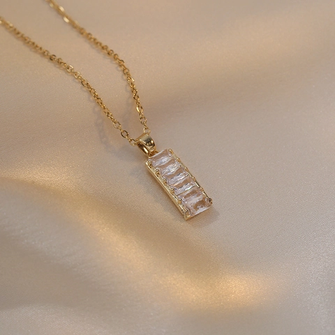 Hanger Ketting Goud Titanium Staal Rechthoekig Heldere Baguette Geslepen Zirkonia Geometrisch Minimalistisch Luxe Voor Vrouwen
