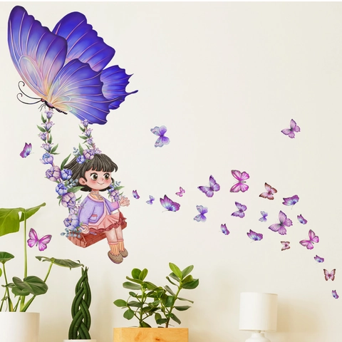 Adesivi Murali Bambina su Altalena di Fiori Farfalla Viola PVC Impermeabile Autoadesivo DIY Decalcomanie per Camera Bambini