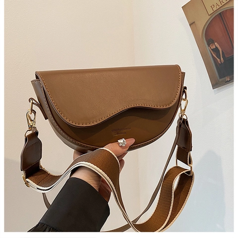 Borsa a Tracolla da Donna Retro in Pelle PU a Sella Con Design a Bordo Ondulato Tracolla Larga in Tela Borsa a Spalla Semicircolare alla Moda