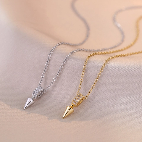 Schicker Anhänger Halskette Titanstahl Zirkonia Bullet Charm Modeschmuck Für Damen