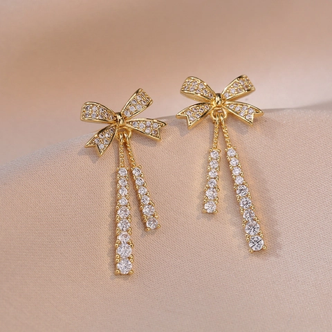 Eleganti Orecchini Con Fiocco E Nappine Con 925 Sterling Silver Earring Post Rame Zircone Gioielli Di Design Per Donna
