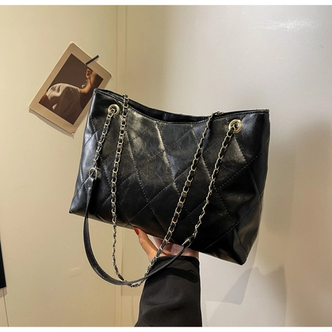 Gesteppte PU Leder Tote Bag Große Kapazität Damen Pendler Schultertasche Mit Metallkettenriemen Nischen High End Stil