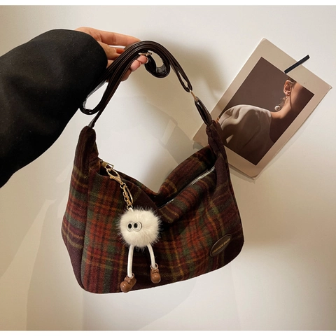 Borsa Tote in Lana Vintage per Donna Borsa a Spalla a Quadri Retrò con Ciondolo in Peluche Moda Invernale Borsa Hobo