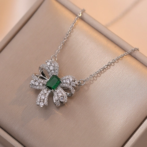 Collar Con Colgante De Lazo Acero De Titanio Con Circonita Verde Esmeralda De Imitación Joyería Elegante Mujer