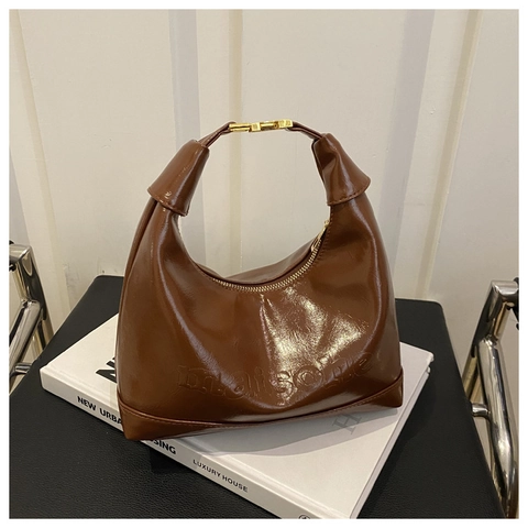 Sac À Épaule En Cuir PU Brillant Pour Femme Rétro Forme Croissant Hobo Sac À Main Sous Le Bras Avec Charme D'Ours Mode Chic