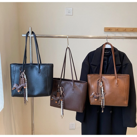 Damen Tote Bag PU Leder Große Kapazität Retro Einfache Pendler Schulter Handtasche Mit Süßem Hundeanhänger Reißverschluss