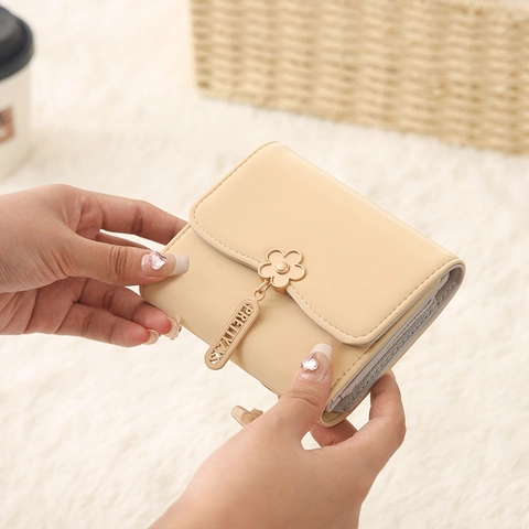 Women Short Foldable Wallet PU Leather Flower Pendant Multiple Card Slots Minimalist Sweet Purse Compact Coin Pocket
