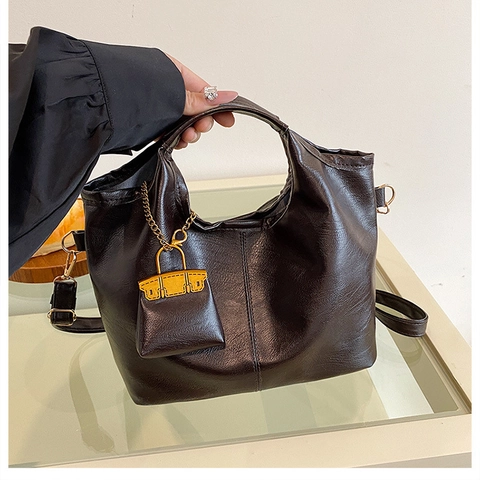 Retro PU Leather Tote Handbag Large Capacity Commuter Shoulder Bag With Mini Bag Pendant For Women