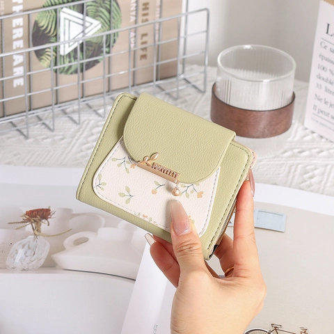 Damen Mode PU Leder Blumen Kurze Geldbörse Blatt Anhänger Bifold Reißverschluss Münzfach Klein Geldklammer Kartenhalter Geschenk