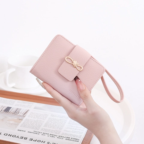 Women Short Bifold Wallet PU Leather Lychee Pattern Metal Bow Buckle Wrist Strap Card Holder Coin Purse Clutch