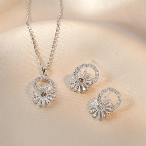 Stainless Steel Zircon Sunflower Jewelry Set Round Pendant Necklace Stud Earrings For Women Niche Dainty Fashion Accessory