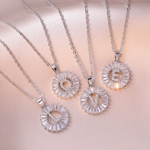 Collana Pendente Lettera Iniziale Tonda Acciaio Inossidabile Zircone Baguette Raggiera Micro Pavé Gioielli Di Lusso Per Donne