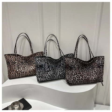 Women Large Capacity Leopard Print Tote Bag Fashion PU Leather Shoulder Bag For Commuting Daily Vintage Animal Pattern Handbag