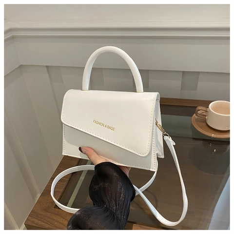 Damen PU Leder Umhängetasche Moderne Asymmetrische Klappe Handtasche Elegante Einfache Pendler Geldbörse Mit Goldener Aufschrift