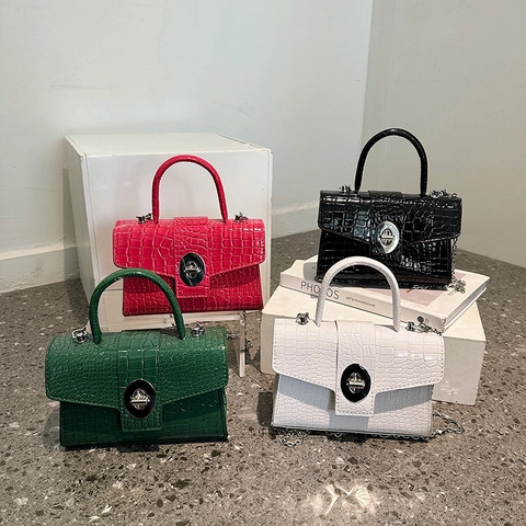 Sac Bandoulière Femme en Cuir PU Verni à Motif Crocodile Petit Sac Carré Avec Chaîne Argentée et Verrou Métallique