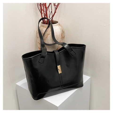Women High Capacity PU Leather Tote Bag Large Shoulder Bag With Pendant Metal Lock Commuter Fashion Shopper Bag Daily Work