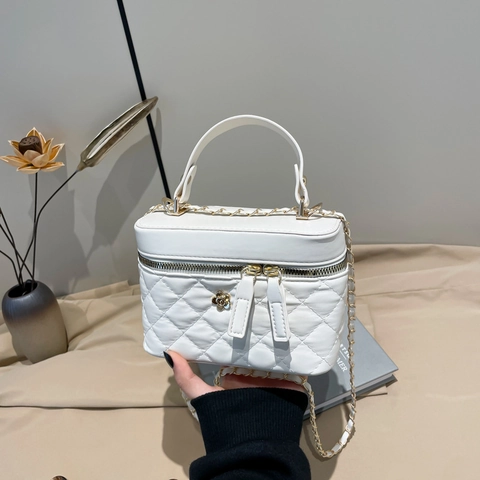 Women Quilted Rhombus Vanity Bag Vintage Flower Mini Handbag With Leather Chain Strap Elegant Crossbody Box Bag
