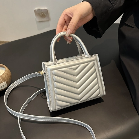 Women's V-Quilted PU Leather Handbag Minimalist Chevron Pattern Crossbody Bag With Adjustable Shoulder Strap Elegant Commuter Small Square Bag