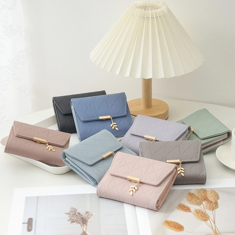 Women Short Wallet PU Leather Rhombus Quilted Trifold Leaf Pendant Metal Clasp Coin Pocket Card Holder Sweet Style Lady