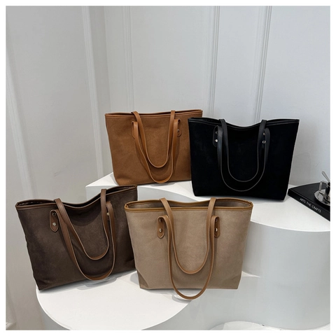 Women Large Capacity Shoulder Tote Bag Minimalist Faux Suede Rivet Decoration Commuter Office Elegant Handbag Solid Color Elegant Bag