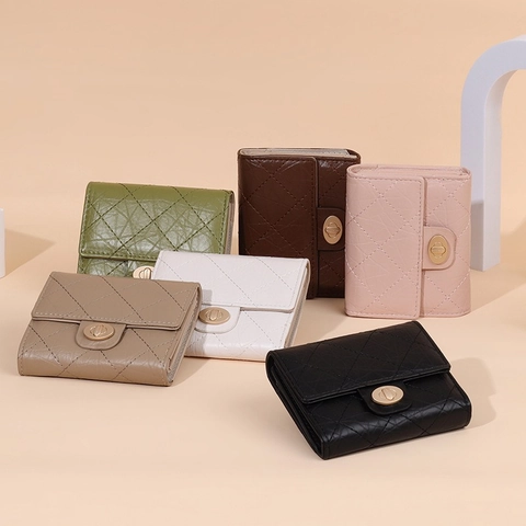 Cartera para Mujer de Cuero PU Acolchada de Rombos Plegada en Tres Con Cierre de Torsión de Metal Monedero Corto Elegante
