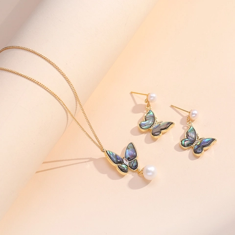 Vlinder Sieradenset Goud Titaniumstaal Abalone Schelp Zoetwaterparel Ketting Met 925 Sterling Zilveren Oorbel Stekker